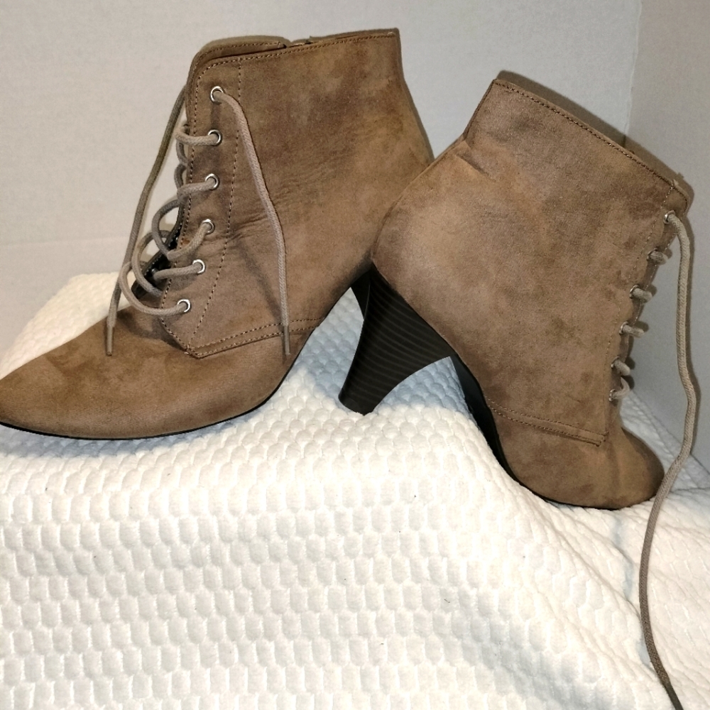 East 5th Women's Ankle Suede Bootie Sz 9.5